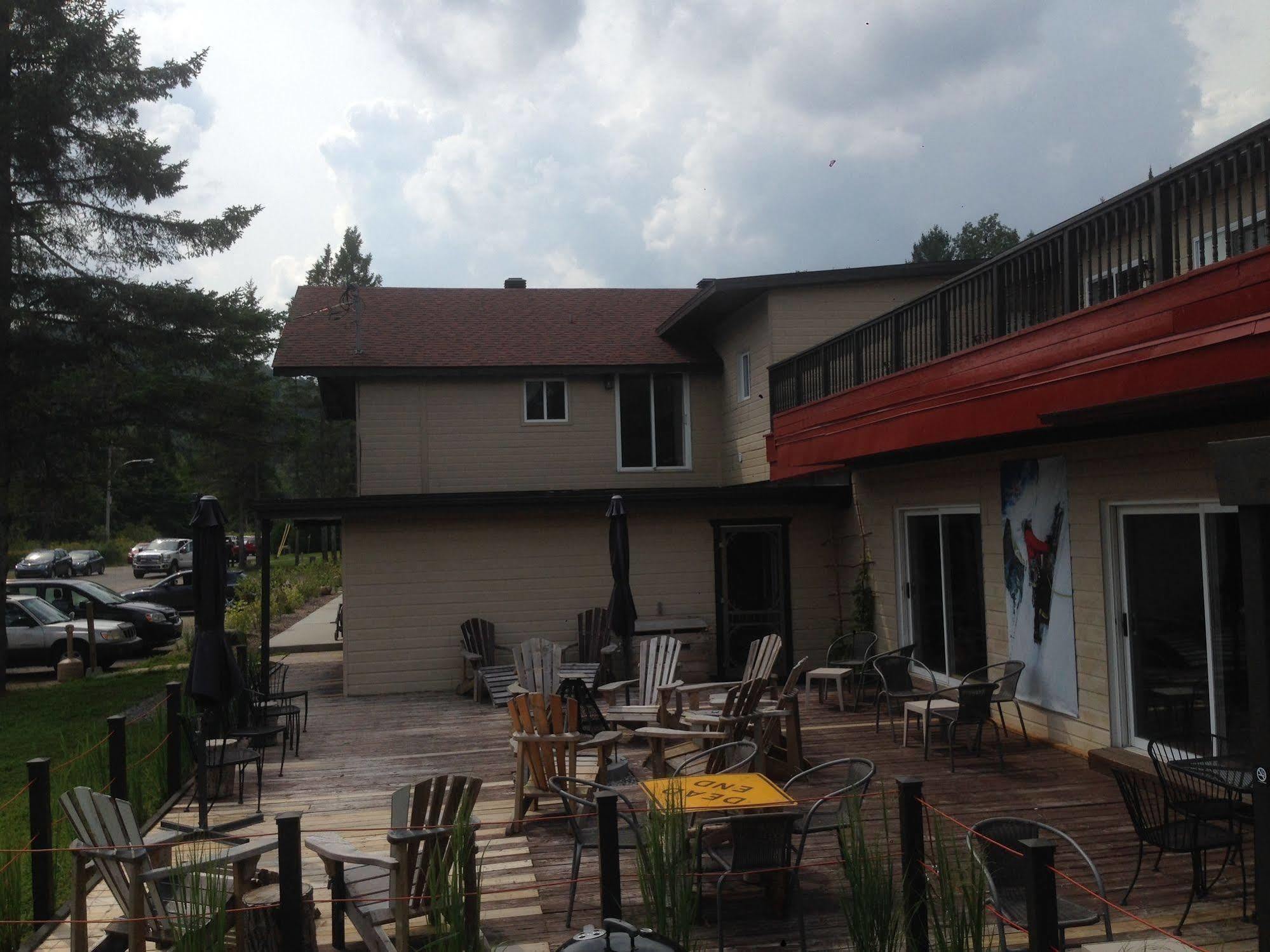 Attitude Montagne Hotel Saint Adolphe D'Howard Екстериор снимка