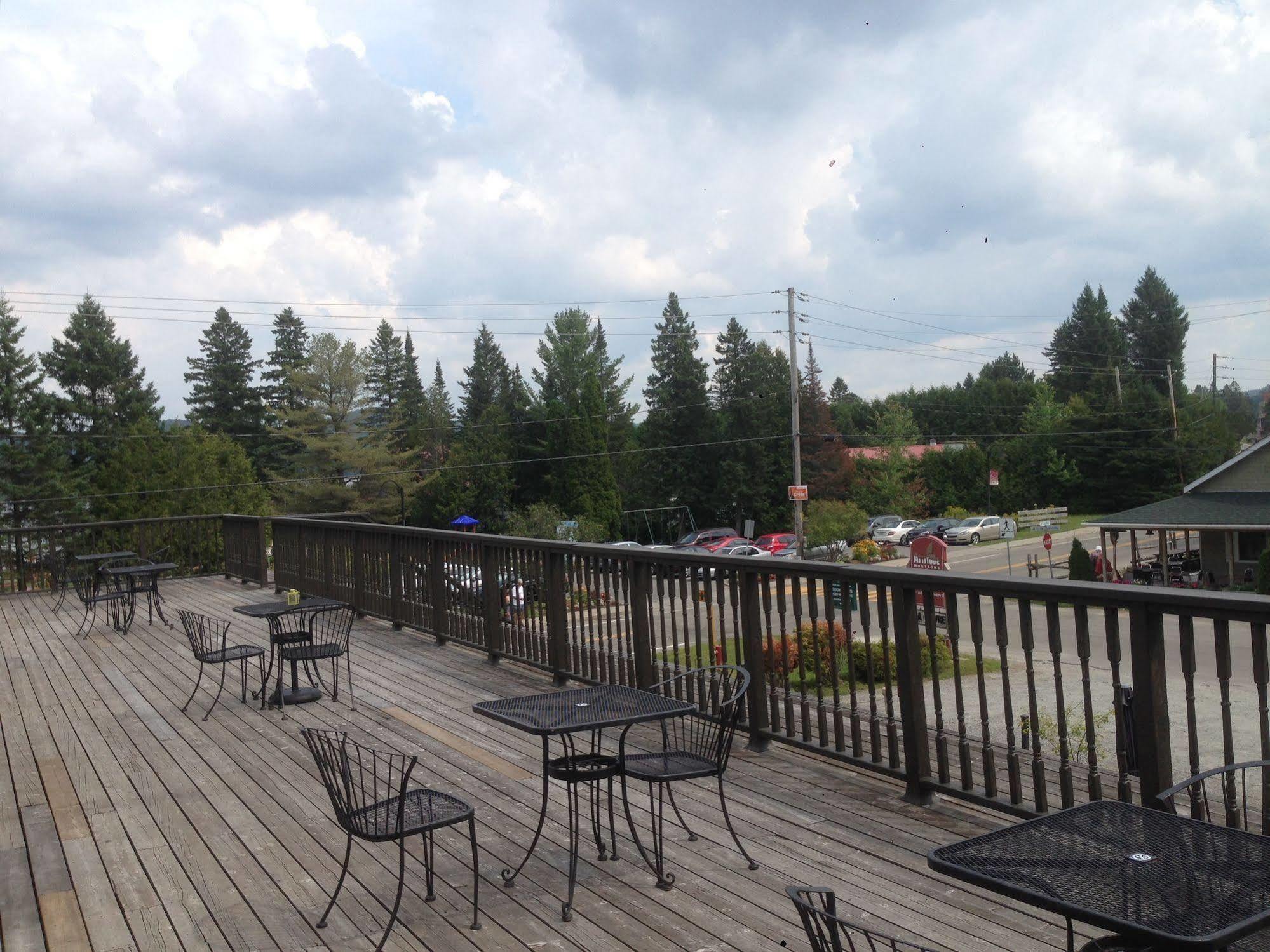 Attitude Montagne Hotel Saint Adolphe D'Howard Екстериор снимка